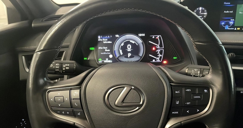 Lexus UX cena 134000 przebieg: 49548, rok produkcji 2019 z Olkusz małe 232